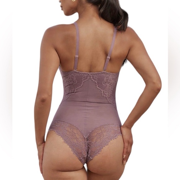 NWT Pinsy Sculpting Lace Shapewear Bodysuit in Lilac Size M - Picture 2 of 6